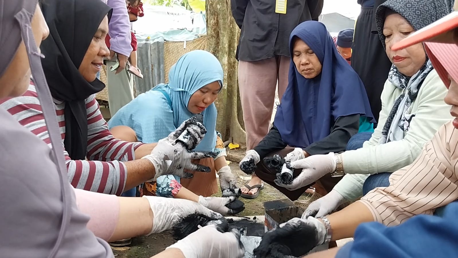 Pelatihan Uji Coba Briket Arang