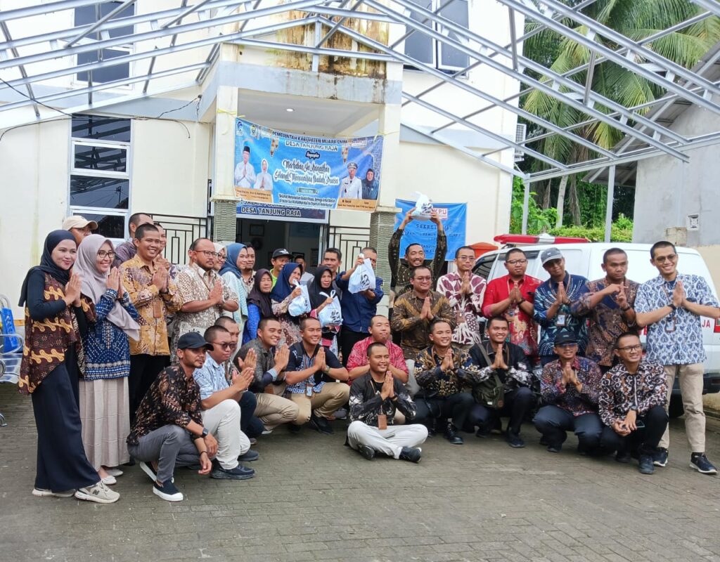 Tanjung Raja, 15 Maret 2024 – Dalam rangka Hari Ulang Tahun ke-43, PT Bukit Asam Tbk bagikan sembako untuk warga Desa Tanjung Raja. Penyerahan sembako dilakukan secara simbolis oleh Unit corporate social responsibility (CSR) PTBA ke Kepala Desa Tanjung Raja.Menurut salah satu warga Desa Tanjung Raja mengaku senang mendapat bantuan paket sembako, paket sembako ini sangat bermanfaat dan akan digunakan untuk keperluan sehari-hari, sembako yang dibagikan berupa kebutuhan pokok sehari-hari seperti beras, minyak goreng, gula dan kental manis.Penyerahan sembako ini merupakan wujud tanggung jawab sosial perusahaan menyambut umur perusahaan yang ke-43 tahun pada 2024 ini. Diharapkan kegiatan ini dapat memberikan berkah yang bermanfaat bagi seluruh warga Desa Tanjung Raja.
